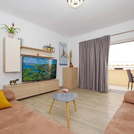 Apartment Karla Delux *