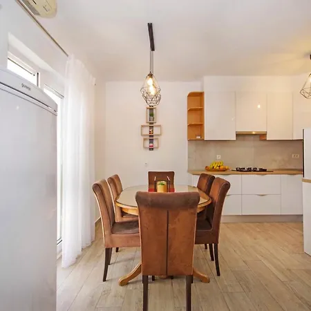 Karla Delux Apartment