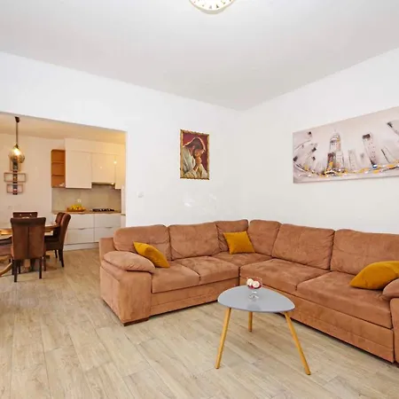 Karla Delux Apartment